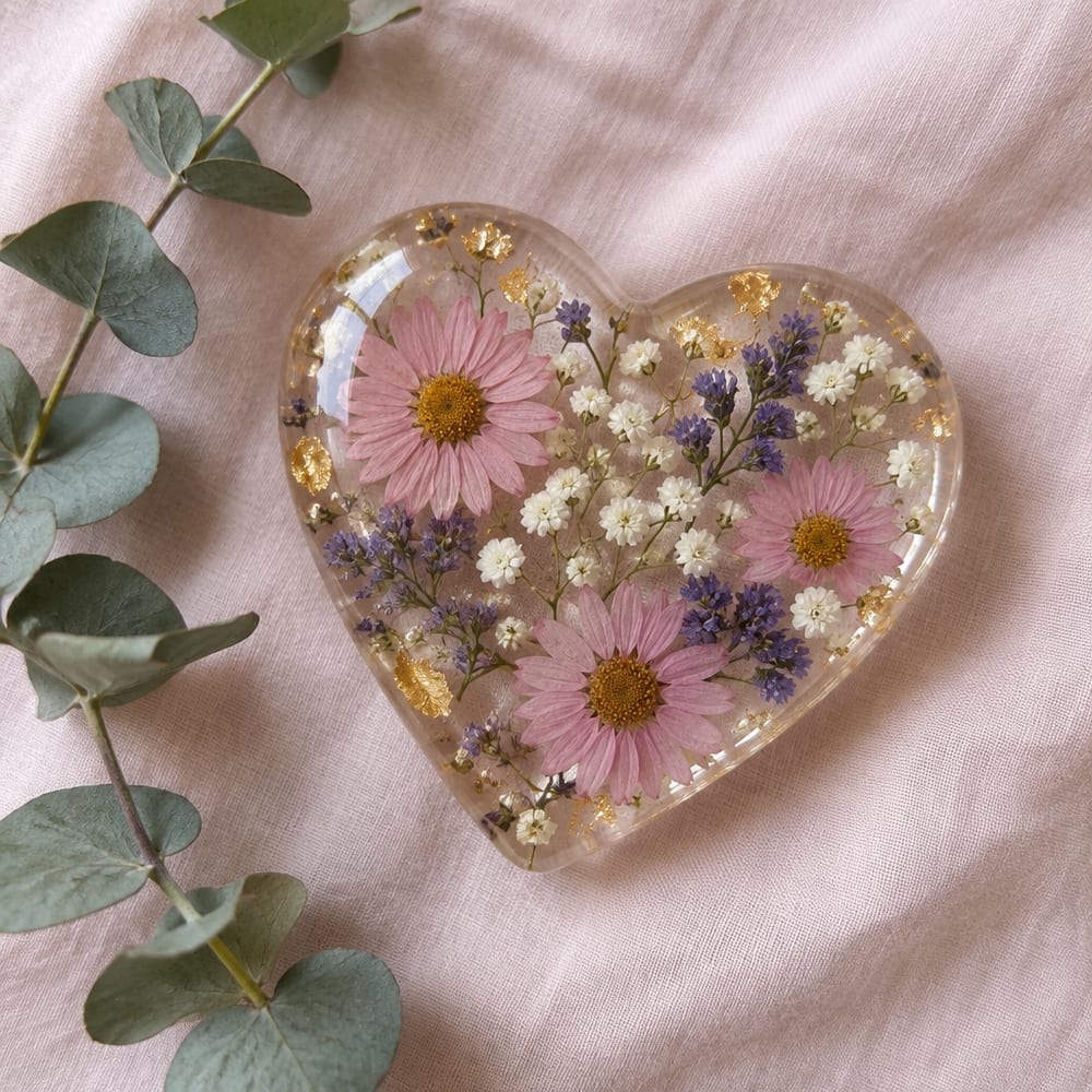 Resin heart with real pressed flowers